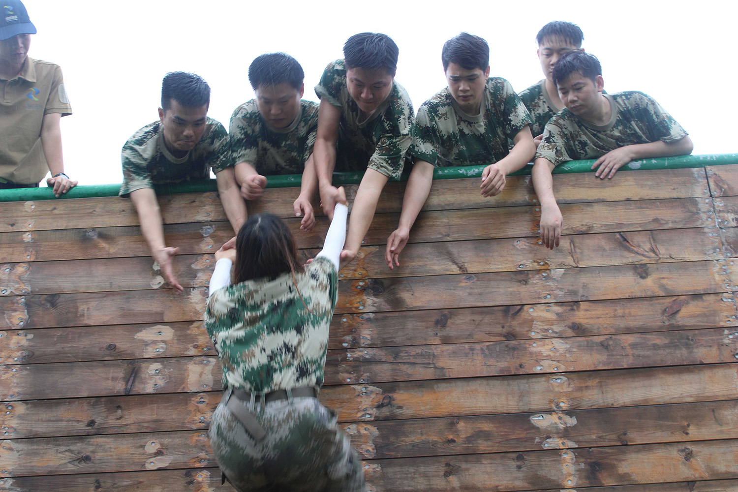 2023'某公司《同心同行共创未来》团建拓展培训