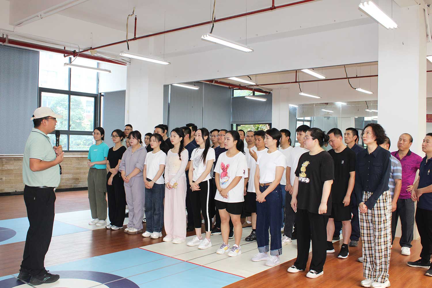 2024年高新奇公司党支部冰壶团建活动